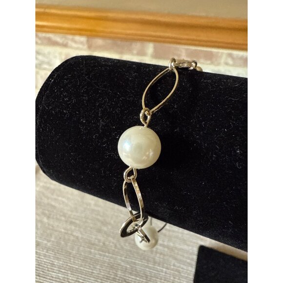 OHQ Pearl & Silver Tone Jewelry Set Necklace Bracelet & Earrings - Picture 8 of 14